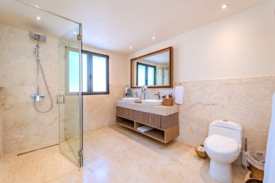 Luxury Villa Photo #38