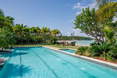 Luxury Villa Photo #6
