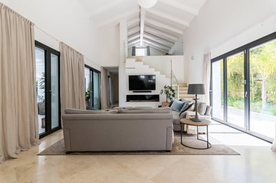 Luxury Villa Photo #9