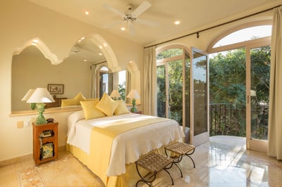 Luxury Villa Photo #16