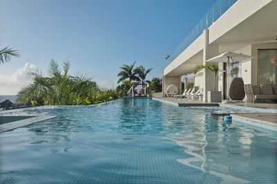 Luxury Villa Photo #7