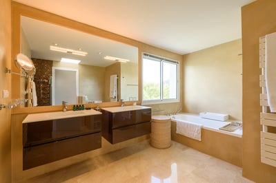 Luxury Villa Photo #43