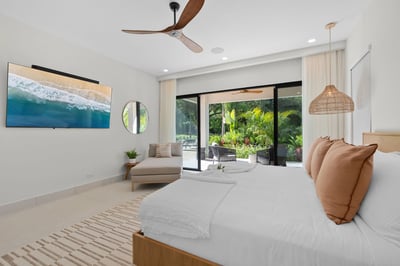 Primary Suite 3: King Bed, AC & TV – Level 1