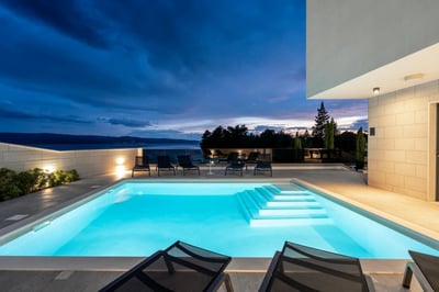 Luxury Villa Photo #9