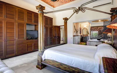Luxury Villa Photo #24