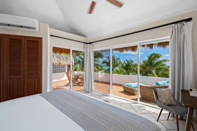 Luxury Villa Photo #40