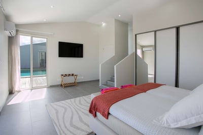 Luxury Villa Photo #22
