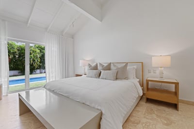 Luxury Villa Photo #32