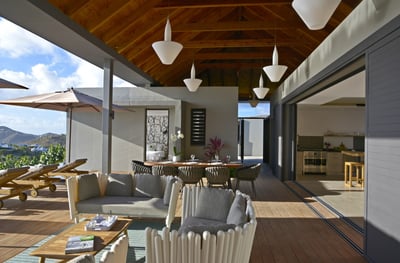 Outdoor Lounge: Nice lounge area on the covered terrace, facing the view. 