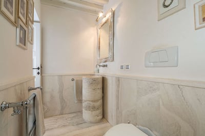 Luxury Villa Photo #26