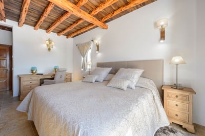 Luxury Villa Photo #26