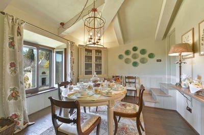 Luxury Villa Photo #22