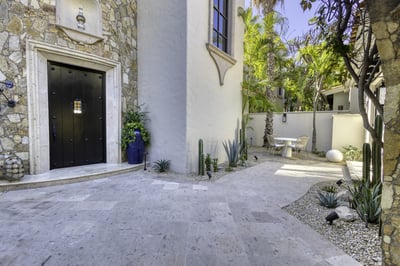Luxury Villa Photo #31