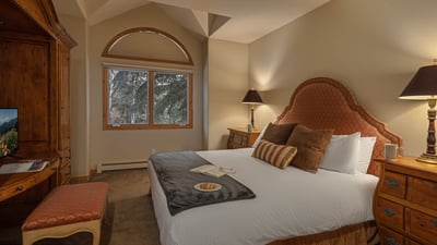 Primary king suite on main level