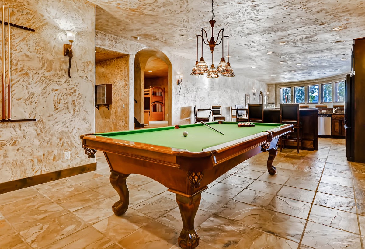 Billiards table on lower level - Image 32
