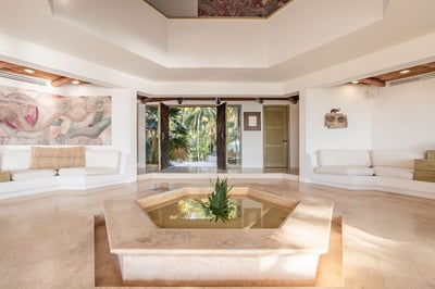 Luxury Villa Photo #8