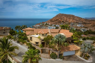 Luxury Villa Photo #36