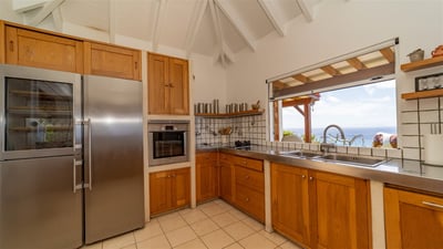 Kitchen & Dining Area