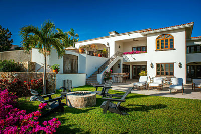Luxury Villa Photo #3