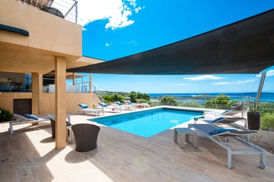 Luxury Villa Photo #3