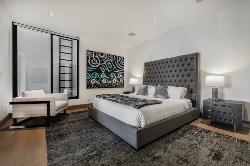 Linda Flora Modern Estate