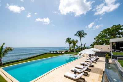 Luxury Villa Photo #3