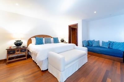 Luxury Villa Photo #56