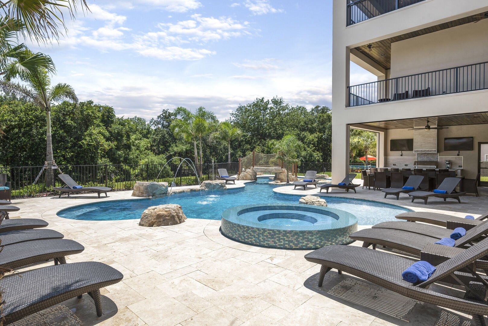 Morlando Treehouse Mansion