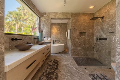 Luxury Villa Photo #35