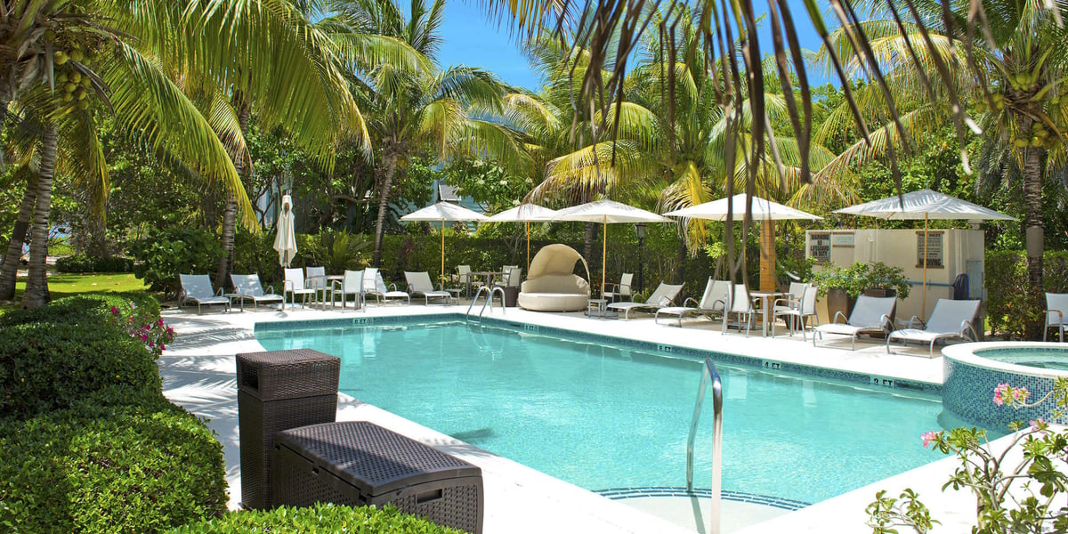 Resort pool - Image 2