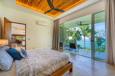 Luxury Villa Photo #25
