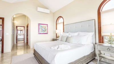Luxury Villa Photo #32