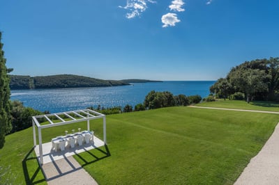 Luxury Villa Photo #6