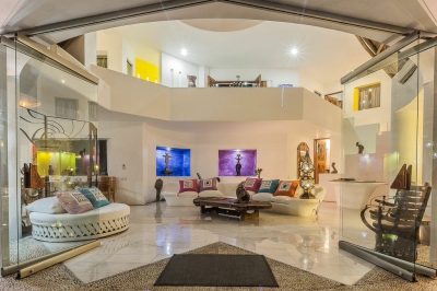 Luxury Villa Photo #19