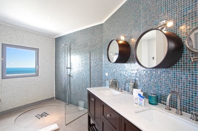 Luxury Villa Photo #40