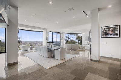 Luxury Villa Photo #28