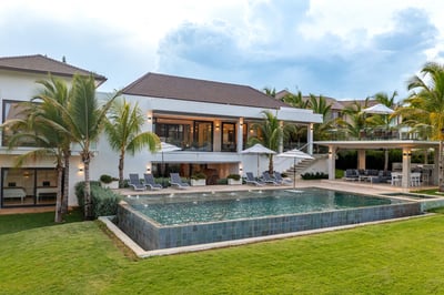 Luxury Villa Photo #2