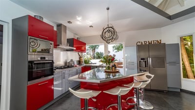 Kitchen & Dining Area
