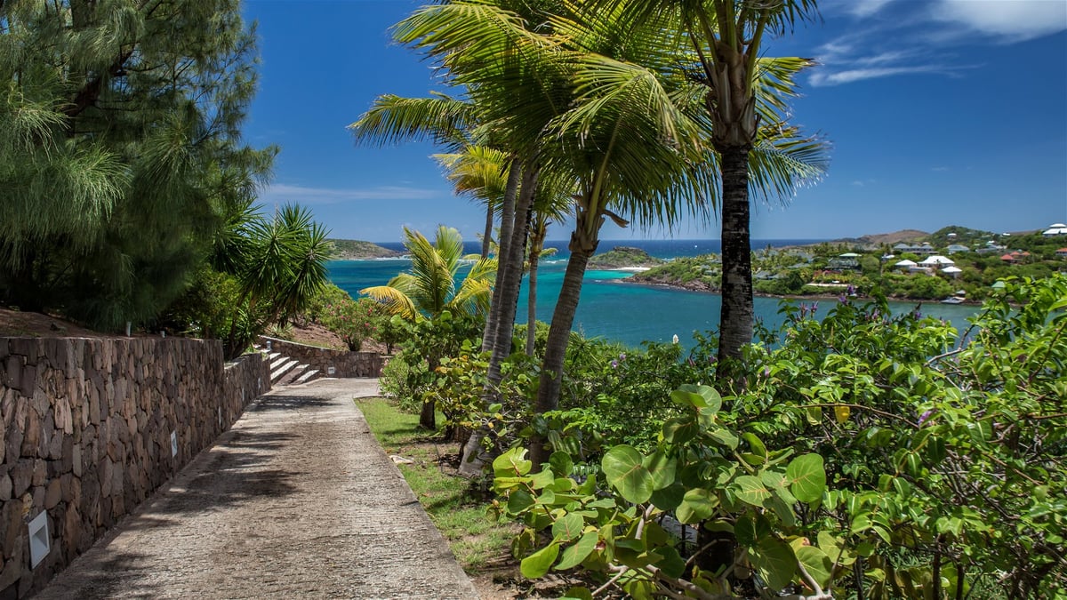 Beach Access: The property has a direct access to Marigot bay. A seaside deck is furnished for loung - Image 67