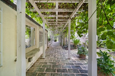 Luxury Villa Photo #18