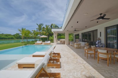 Luxury Villa Photo #6