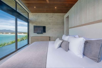 Luxury Villa Photo #40
