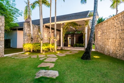 Luxury Villa Photo #35