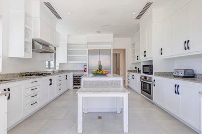 Luxury Villa Photo #22