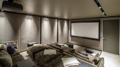 Cinema Room: On the lower lowel. Professional Home cinema. 