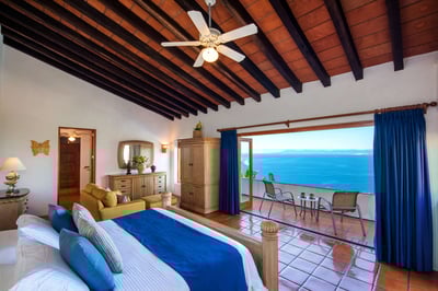 Luxury Villa Photo #17