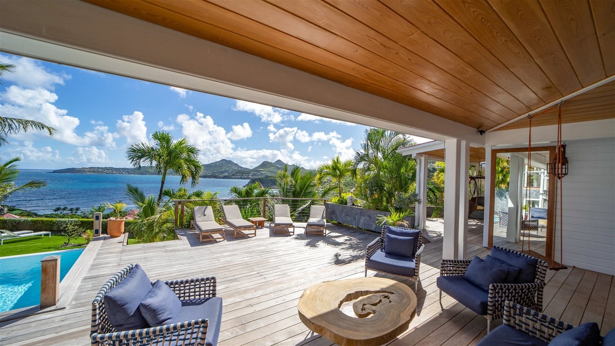 Outdoor Lounge - Image 14