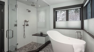 Bedroom 1, Upper Level - Primary ensuite tub-shower