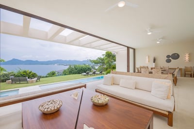 Luxury Villa Photo #22