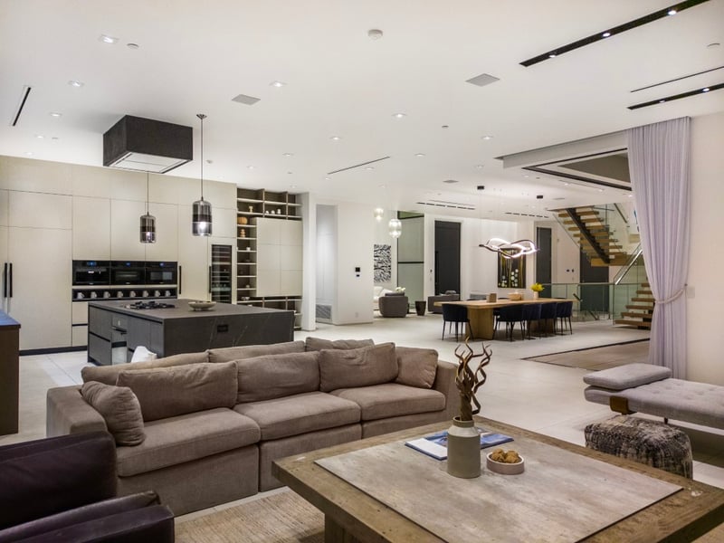 Linda Flora Modern Estate